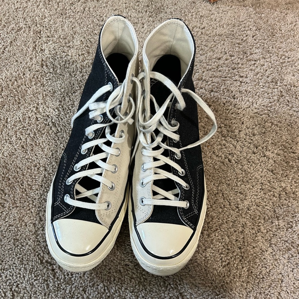 Converse Black and White